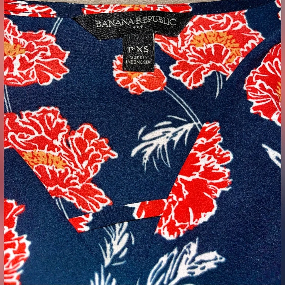 Banana Republic Women’s Sleeveless Blouse Navy Blue/Red Size Petit Extra Small - Picture 2 of 3